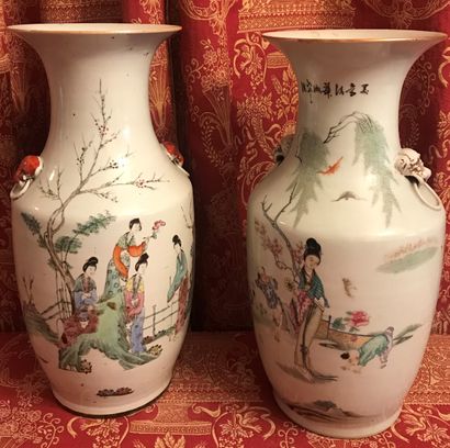 Paire de vases balustre en porcelaine de...
