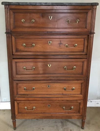 Chiffonnier en bois fruitier mouluré, les...