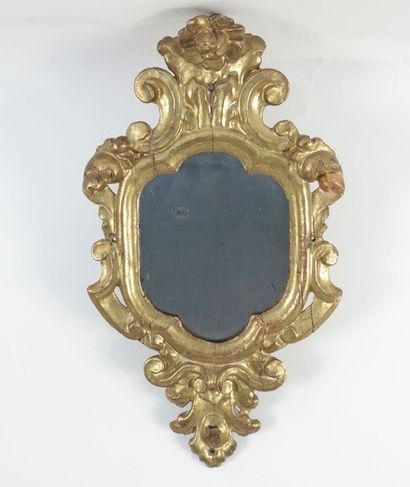 Petit miroir à entourage en bois doré, à...