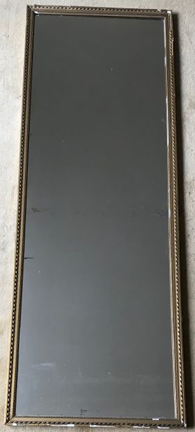 Lot : 

- Miroir à entourage en acajou, mouluré...