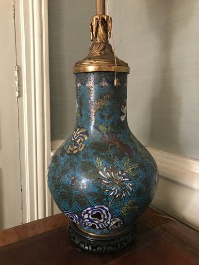 
Vase en cloisonné à décor polychrome de...