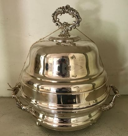 Chauffe-plats rond et sa louche en métal...