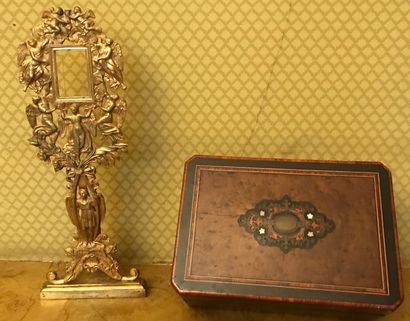 Coffret à bijoux en acajou et loupe. 

H....