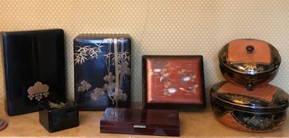 
Petit ensemble de coffrets, boîtes et boîtes...