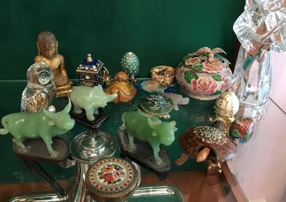 Bibelots : poudrier à décor en micro-mosaïque...