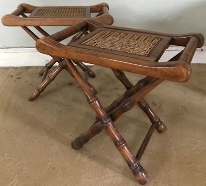 Lot : deux porte-bagages en bois naturel...