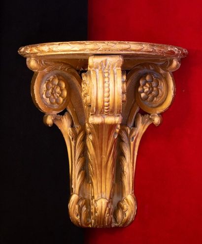 Paire de consoles d’applique et d’angle en...