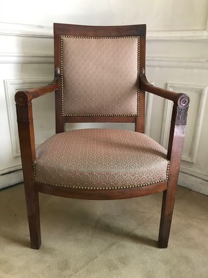 Fauteuil en bois fruitier, les montants en...