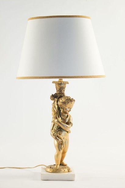 Pied de lampe en bronze patiné représentant...