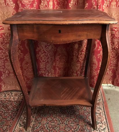 
Lot : 




- table à ouvrage en noyer, le...