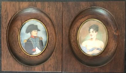 Paire de miniatures ovales représentant Napoléon...