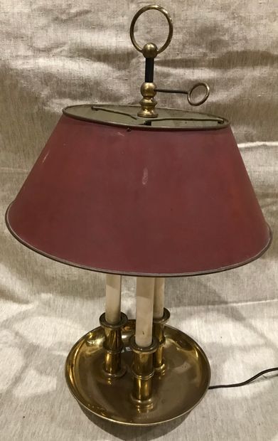 Lampe bouillotte en laiton doré, les trois...