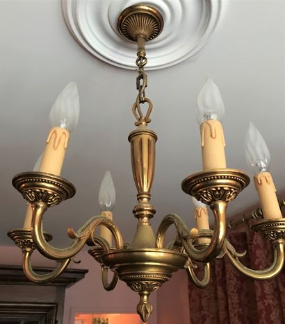
Lot : 




- lustre en bronze moulé à six...