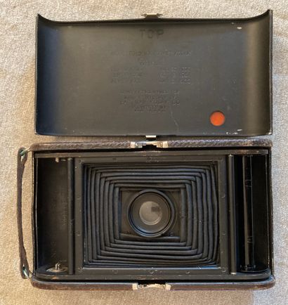Ancien appareil photo KODAK, dans son ét...