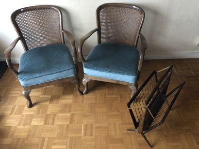 Lot : 

- set of mahogany nesting tables,...