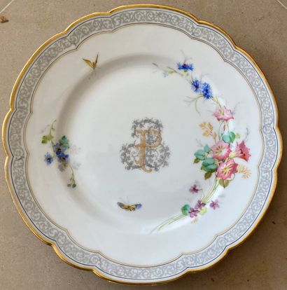 Partie de service de table en porcelaine...