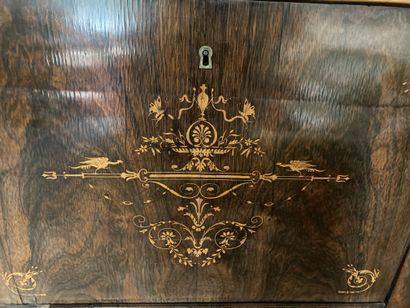 Secrétaire en placage de palissandre marqueté...