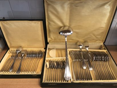 Partie de ménagère en métal argenté à décor...