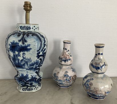 Faïences :

- vase de Delft à décor en camaïeu...