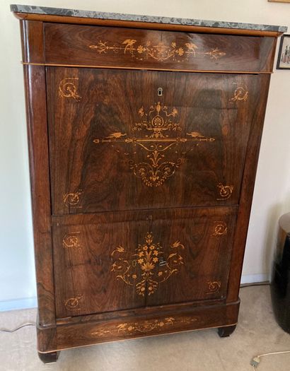 Secrétaire en placage de palissandre marqueté...