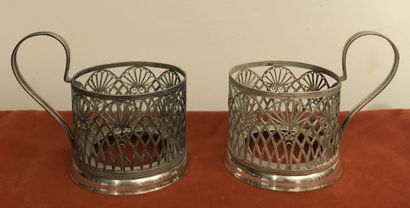 Métal argenté : 

- une timbale, chiffrée...