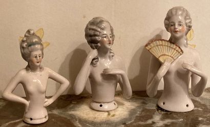 Trois bustes de femme en porcelaine, anciennes...