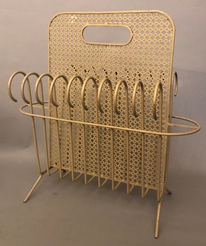 Mathieu MATÉGOT (1910-2001) :

Magazine rack...