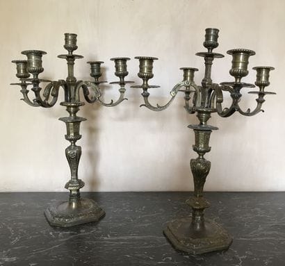 Paire de flambeaux en bronze à bouquet de...