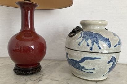 Extrême-Orient. 

- vase en céramique sang...