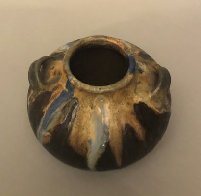 SAINT-HONORÉ : vase, la panse aplatie, à...