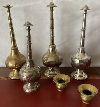Bibelots d'Extrême-Orient : quatre coupes...