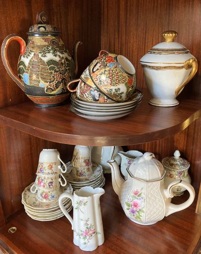 Mannette: parts of a coffee service with...