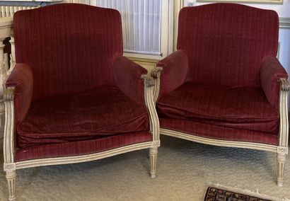 Suite of four cream lacquered wood bergères...