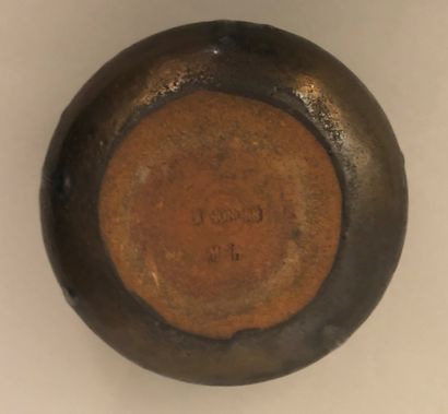 SAINT-HONORÉ : vase, la panse aplatie, à...