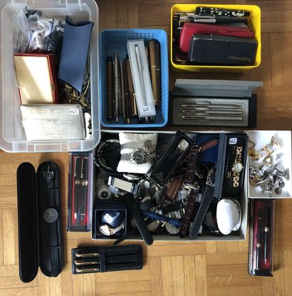 
Large lot: pens and fountain pens; watches,...