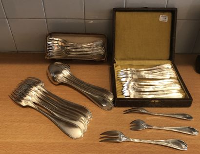 Partie de ménagère de couverts en métal argenté,...
