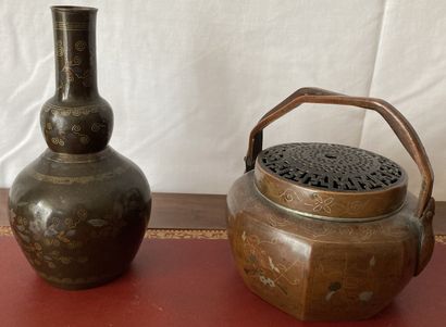 Brûle-parfum de forme octogonale en cuivre...