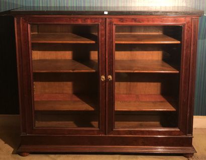Mahogany and mahogany veneer display cabinet....