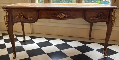 Flat desk in veneered wood inlaid with nets...