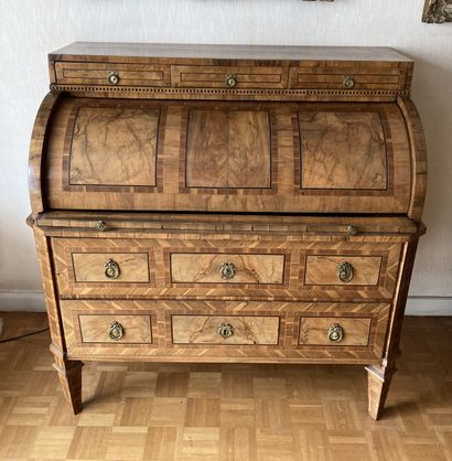 Bureau en bois fruitier et placage de bois...