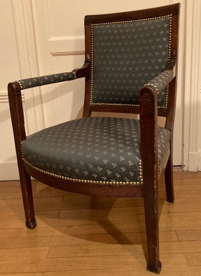 Mahogany armchair, curved back, armrests...