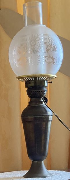 Large brass oil lamp, the shaft in column...