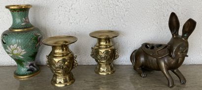 Paire de petits vases d'Extrême-Orient en...