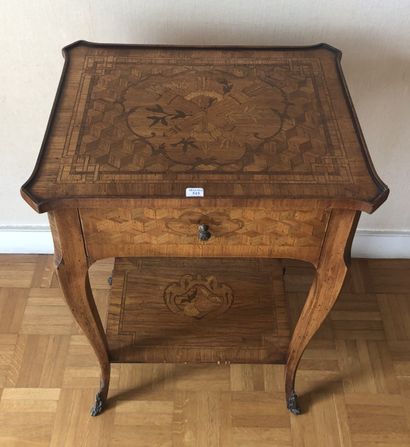 Petite table de salon en bois de placage...