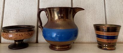 Trois pièces en faïence de Jersey à décor...