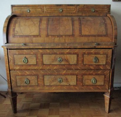 Bureau en bois fruitier et placage de bois...