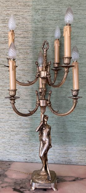 Paire de grands flambeaux à six bras de lumière...
