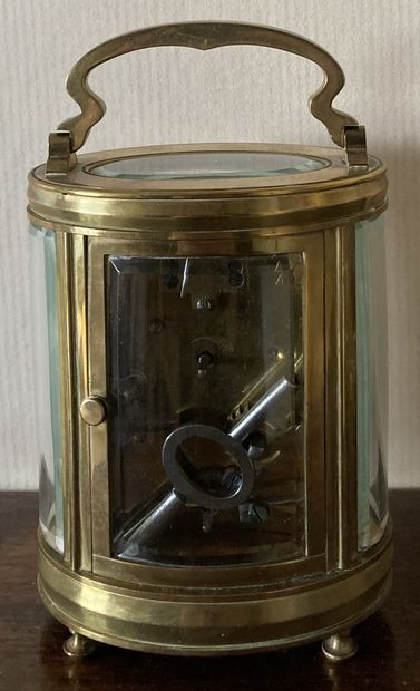 Pendulette à cage de forme ovale en bronze...