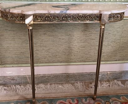 Console with rounded corners, the base in...