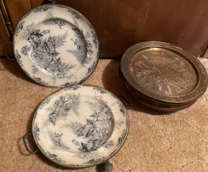 Mannette: a silver-plated metal plate warmer;...